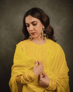 Ritu Varma: மஞ்சள் உடையில் கண்ணும் கண்ணும் கொள்ளையடித்தால் நாயகி ரிது வர்மா!