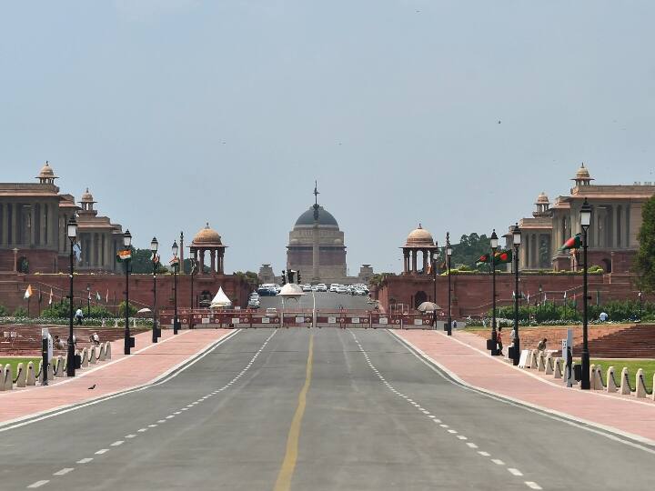 एनडीएमसी ने आवास और शहरी मामलों के मंत्रालय से मिले एक प्रस्ताव को पारित कर ‘राजपथ’का नाम बदलकर‘कर्तव्य पथ’कर दिया. अब इंडिया गेट पर नेताजी सुभाषचंद्र बोस की प्रतिमा से लेकर राष्ट्रपति भवन तक पूरे इलाके को  ‘कर्तव्य पथ’ कहा जाएगा.