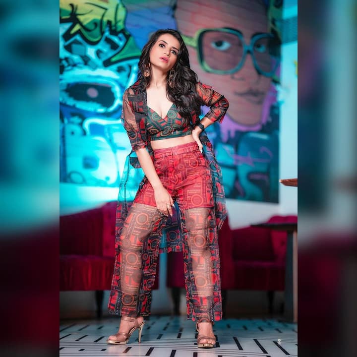 टीवी के पॉपुलर शो में से एक माना जाने वाला तारक मेहता का उल्टा चश्मा जितना पॉपुलर है, उस शो का हर कैरेक्टर भी उतना ही पॉपुलर है. इसी लिस्ट में शो में रीटा रिपोर्टर की भूमिका निभाने वाली प्रिया आहूजा का नाम भी शामिल है.