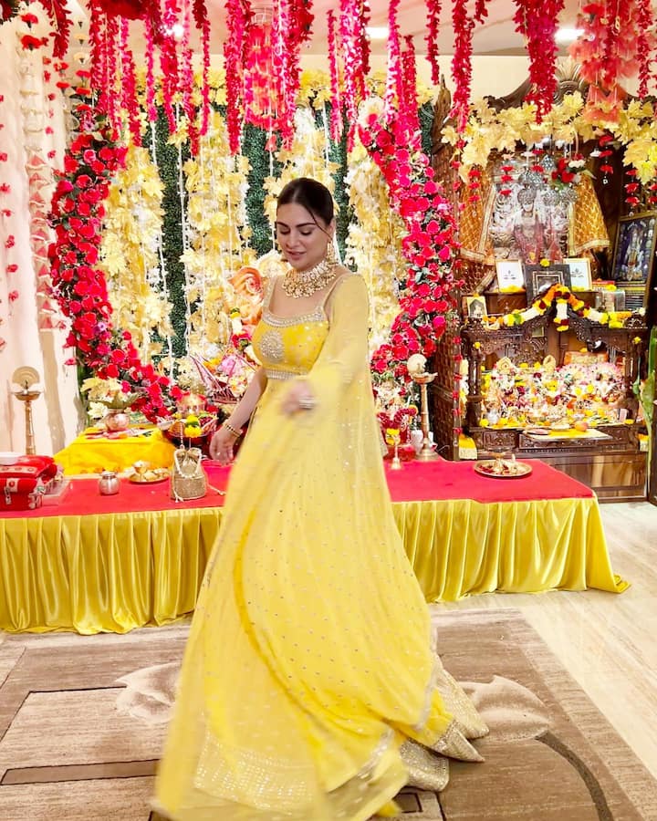 टीवी एक्ट्रेस श्रद्धा आर्या (Shraddha Arya) हर त्योहार को बहुत उत्साह के साथ मनाती हैं.