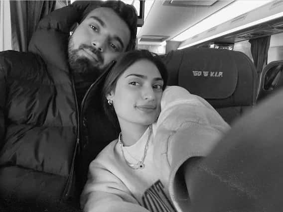 KL Rahul Weds Athiya Shetty: K L  રાહુલ અને આથિયા શેટ્ટી લાંબા સમયથી ડેટ કરી રહ્યાં છે.  હવે આ કપલ જાન્યુઆરીમાં લગ્નના બંધનમાં બંધાવા જઈ રહ્યું છે.