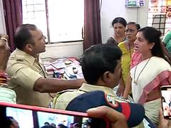 Navneet Rana : खासदार नवनीत राणा आक्रमक...