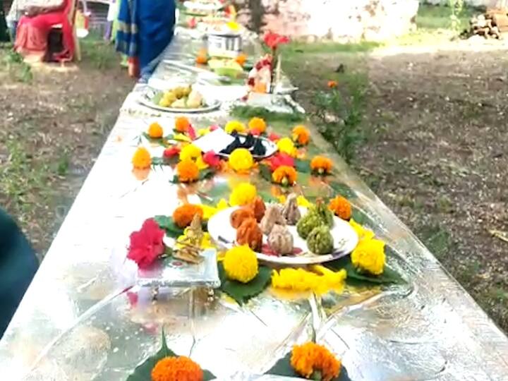 मोदक बनविण्याच्या स्पर्धेला महिलांचा चांगला प्रतिसाद मिळाला. या स्पर्धेत तब्बल 40 हून अधिक महिलांनी सहभाग घेतल्याचे पाहायला मिळाले.