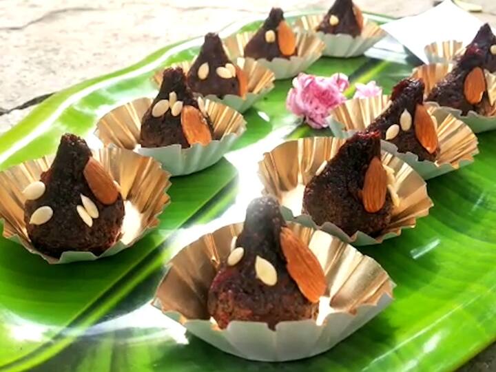 जळगावात माहेर गृप आणि कट्टा सुगरण गृपच्या वतीने महिलांसाठी मोदक (Modak) बनविण्याची स्पर्धा पार पडली. याठिकाणी तब्बल 40 वेगवेगळ्या प्रकारचे मोदक महिलांनी बनविल्याचे पाहायला मिळाले.