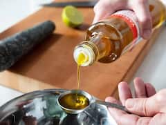 Mustard Oil: বাজার থেকে যে সর্ষের তেল কিনছেন, তা আসল তো? কীভাবে বুঝবেন?