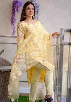 Neha Malik: ਨੇਹਾ ਨੇ ਵਧਾਈ ਪ੍ਰਸ਼ੰਸਕਾਂ ਦੇ ਦਿਲ ਦੀ ਧੜਕਣ, ਸਲਵਾਰ ਸੂਟ 'ਚ ਮਚਾਈ ਤਬਾਹੀ