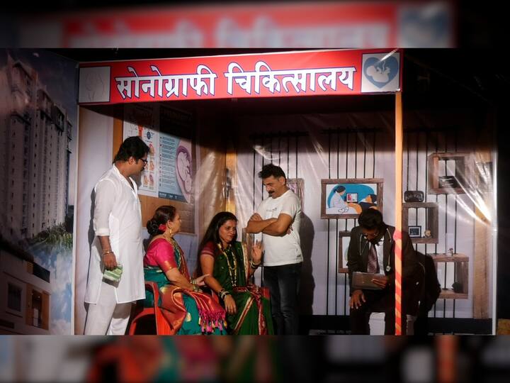 या जिवंत देखाव्याच्या माध्यमातून हा ज्वलंत सामाजिक प्रश्न या देखाव्याने प्रकाशझोतात आणला आहे.