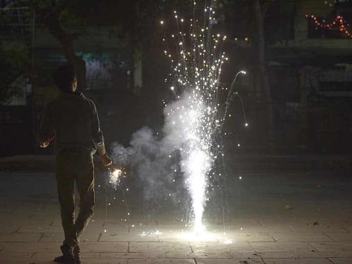 Cracker Ban in Delhi Till Jan 2023 Diwali Celebration Delhi Arvind Kejriwal Government Delhi Govt Imposes Ban On Production, Storage, Sale And Use Of Firecrackers Till January 2023