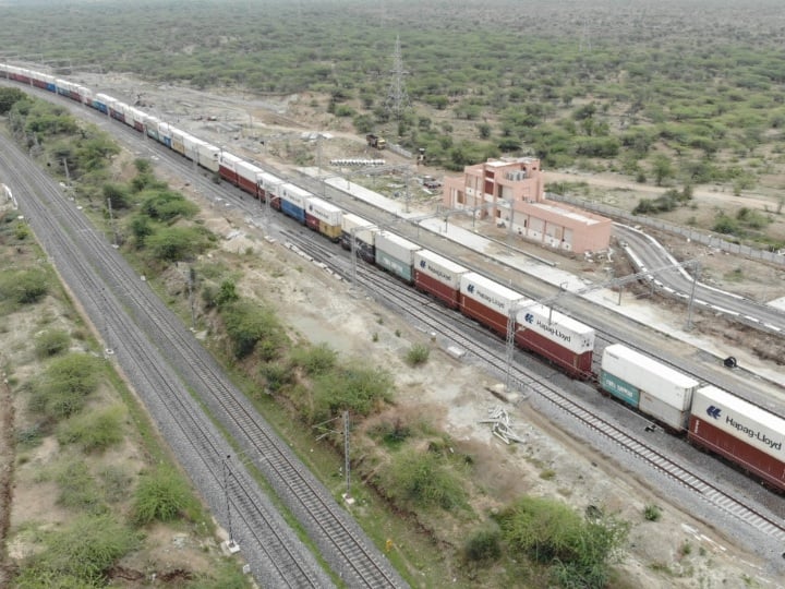 Dedicated Freight Corridor: क्या है डेडिकेटेड फ्रेट कॉरिडोर? आजादी के बाद पहली बार बिछाई जा रही है यह रेलवे लाइन What Is Dedicated Freight Corridor After Independence This Railway Line Is Being Laid For First Time Dedicated Freight Corridor: क्या है डेडिकेटेड फ्रेट कॉरिडोर? आजादी के बाद पहली बार बिछाई जा रही है यह रेलवे लाइन