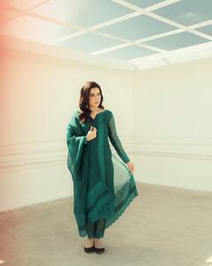 Rashi Khanna: హొయలుపోతున్న ఢిల్లీ సోయగం