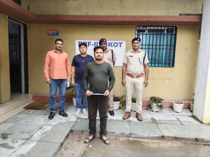 Black Marketing Gang of Indian Railway Arrested and They Used Pakistan Russia Software and Fake IRCTC ID ANN रूसी और पाकिस्तानी सॉफ्टवेयर से महज कुछ सेकेंड में बुक हो जाते थे 144 कंफर्म टिकट, रेलवे पुलिस ने गैंग का किया पर्दाफाश