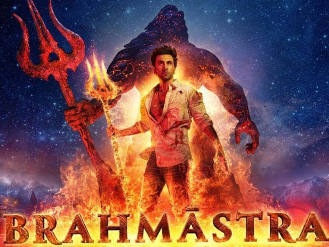 Ranbir Kapoor Alia Bhatt Visit Ujjain : महाकालच्या दर्शनाला आडकाठी, आलिया-रणबीरविरोधात हिंदुत्ववादी संघटनेची निदर्शनं ranbir kapoor and alia bhatt visit ujjain mahakal protest by Hindutva organization Ranbir Kapoor Alia Bhatt Visit Ujjain : महाकालच्या दर्शनाला आडकाठी, आलिया-रणबीरविरोधात हिंदुत्ववादी संघटनेची निदर्शनं