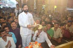 Eknath Shinde In Pune :  शेकडो भाविकांच्या उपस्थितीत मुख्यमंत्र्यांनी केली दगडूशेठ गणपतीची आरती
