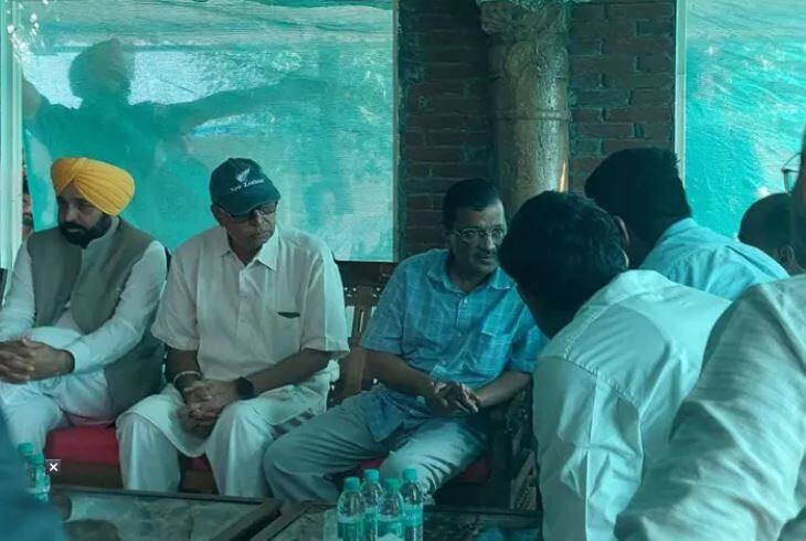 Delhi CM Arvind Kejriwal And Punjab CM Bhagwant Mann met Sonali Phogat family in Haryana  , Demand CBI investigation Sonali Phogat Death Case : ਸੋਨਾਲੀ ਫੋਗਾਟ ਦੇ ਪਰਿਵਾਰ ਨੂੰ ਮਿਲੇ ਕੇਜਰੀਵਾਲ ਅਤੇ ਭਗਵੰਤ ਮਾਨ , ਕਿਹਾ- CBI ਜਾਂਚ ਹੋਣੀ ਚਾਹੀਦੀ 