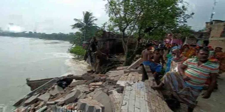 One after another houses are sinking into the river, there is another risk of erosion in Murshidabad Murshidabad News: নদী গর্ভে তলিয়ে যাচ্ছে একের পর এক বাড়ি, ফের ভাঙন আতঙ্ক মুর্শিদাবাদে