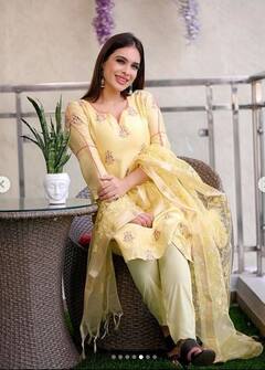 Neha Malik: ਨੇਹਾ ਨੇ ਵਧਾਈ ਪ੍ਰਸ਼ੰਸਕਾਂ ਦੇ ਦਿਲ ਦੀ ਧੜਕਣ, ਸਲਵਾਰ ਸੂਟ 'ਚ ਮਚਾਈ ਤਬਾਹੀ