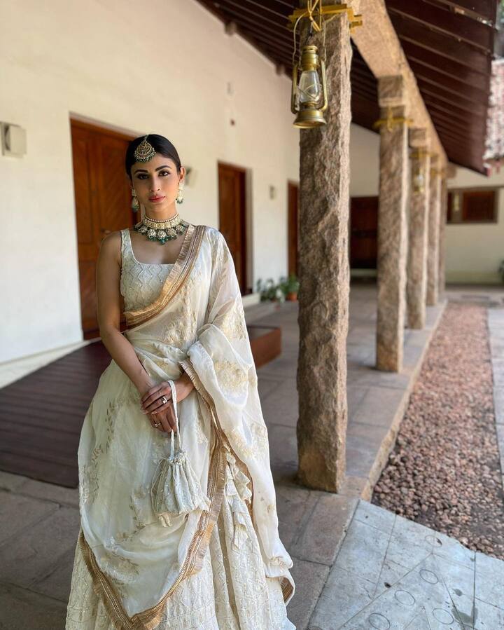 जेव्हा जेव्हा मौनी पडद्यावर येते तेव्हा लोकांसाठी तिच्यापासून नजर हटवणे कठीण होते.(फोटो सौजन्य :imouniroy/इंस्टाग्राम)