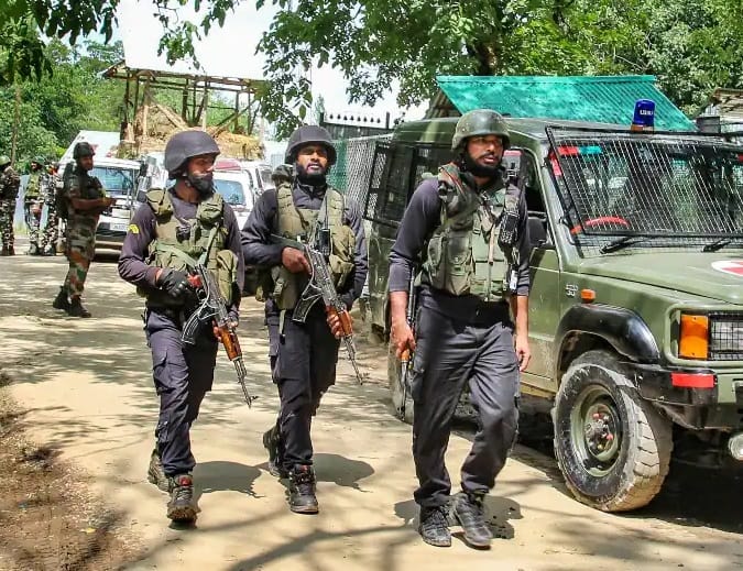 Two terrorists killed in  encounter In Anantnag Anantnag Encounter: જમ્મુ કાશ્મીરના અનંતનાગમાં સુરક્ષાદળોની મોટી કાર્યવાહી, બે આતંકવાદીઓ ઠાર