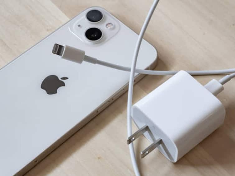 Apple to appeal Brazil sales ban of iPhone without charger iPhone without charger :  चार्जरशिवाय आयफोन विकण्यावर ॲपलला ‘या’ देशात बंदी, 20 कोटींचा दंड