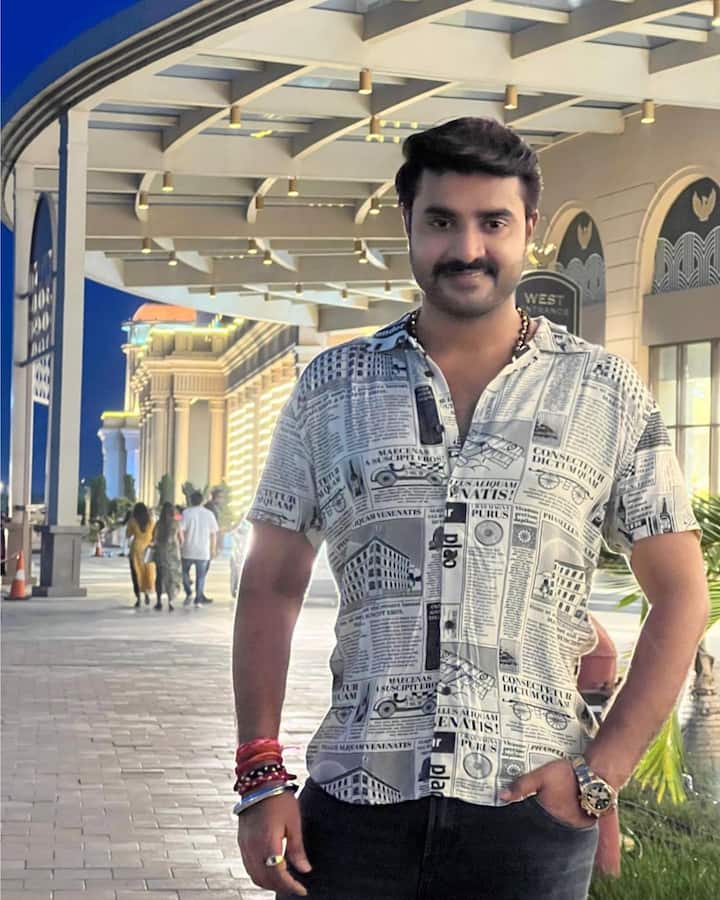 साल 2009 में भोजपुरी सिनेमा में कदम रखने वाले प्रदीप पांडे ने अपने फिल्मी सफर में कई साइड रोल्स के किरदार निभाए हैं.