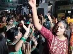 इंदौर में धूमधाम से निकला डोल ग्यारस का चल समारोह, राधा-कृष्ण के भजनों पर झूमती दिखीं महिलाएं