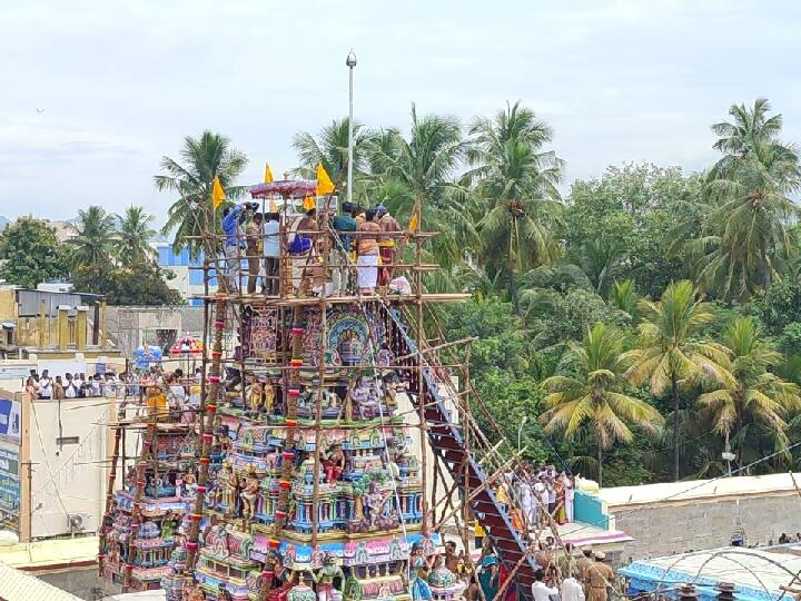 The 1000 year old Salem Sugavaneswarar Temple was held today TNN 1000 ஆண்டுகள் பழமையான சேலம் சுகவனேசுவரர் கோயில் குடமுழுக்கு விழா - திரளான பக்தர்கள் பங்கேற்பு