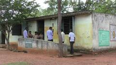 அரூர்: 20 ஆண்டுகளாக 2 வளாகங்களில் செயல்படும் அரசு பள்ளி - அடிப்படை வசதியில்லாமல் தவிக்கும் மாணவர்கள்