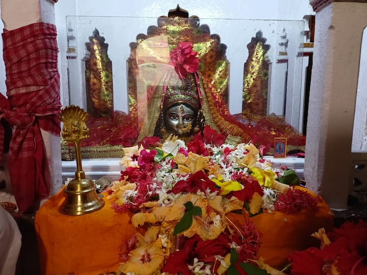 Jhargram Sabitri Puja : ৪০০ বছর বয়স পুজোর। ঝাড়গ্রামে পটেই পুজো হয়ে আসছে যুগ যুগ ধরে।