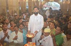 Eknath Shinde In Pune :  शेकडो भाविकांच्या उपस्थितीत मुख्यमंत्र्यांनी केली दगडूशेठ गणपतीची आरती