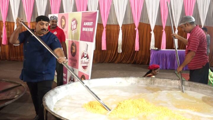 भिजवलेली डाळ, काही निवडक मसाले आणि भाज्यानी हे महाप्रसाद तयार केले. नंतर हे महाप्रसाद नागपुरातील गणेश भक्तांना मोफत वितरीत करण्यात आले.