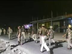 कौशांबी में बच्चा चोरी समझकर महिला की पिटाई, बचाने आई पुलिस पर भी ग्रामीणों ने किया पथराव