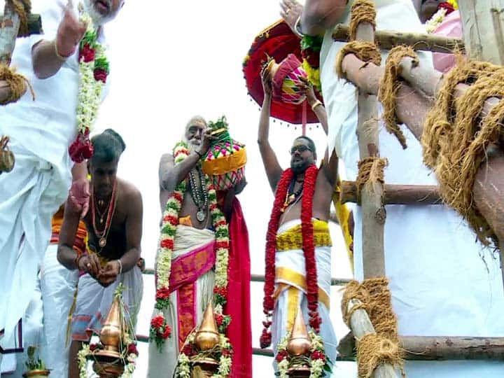 Dindigul: Maha Kumbabhishekam of the famous Natham Mariamman temple in South Tamil Nadu was held today TNN தென் தமிழகத்தில் பிரசித்தி பெற்ற நத்தம் மாரியம்மன் கோயில் கும்பாபிஷேக விழா - 50 ஆயிரம் பக்தர்கள் பங்கேற்பு