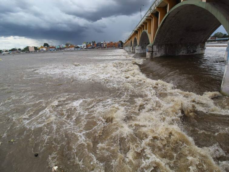 Vaigai overflowing in Madurai traffic cut off TNN மதுரையில் கரை புரண்டோடும் வைகை - போக்குவரத்து பாதிப்பு