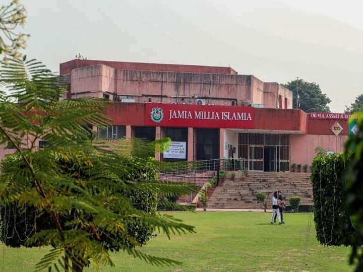 Delhi Jamia Millia Islamia University Students-teachers instructed not to gather Jamia Millia Islamia: दिल्ली में पीएफआई के ठिकानों पर छापा, जामिया मिलिया इस्लामिया ने स्टूडेंट्स को दिए सख्त निर्देश