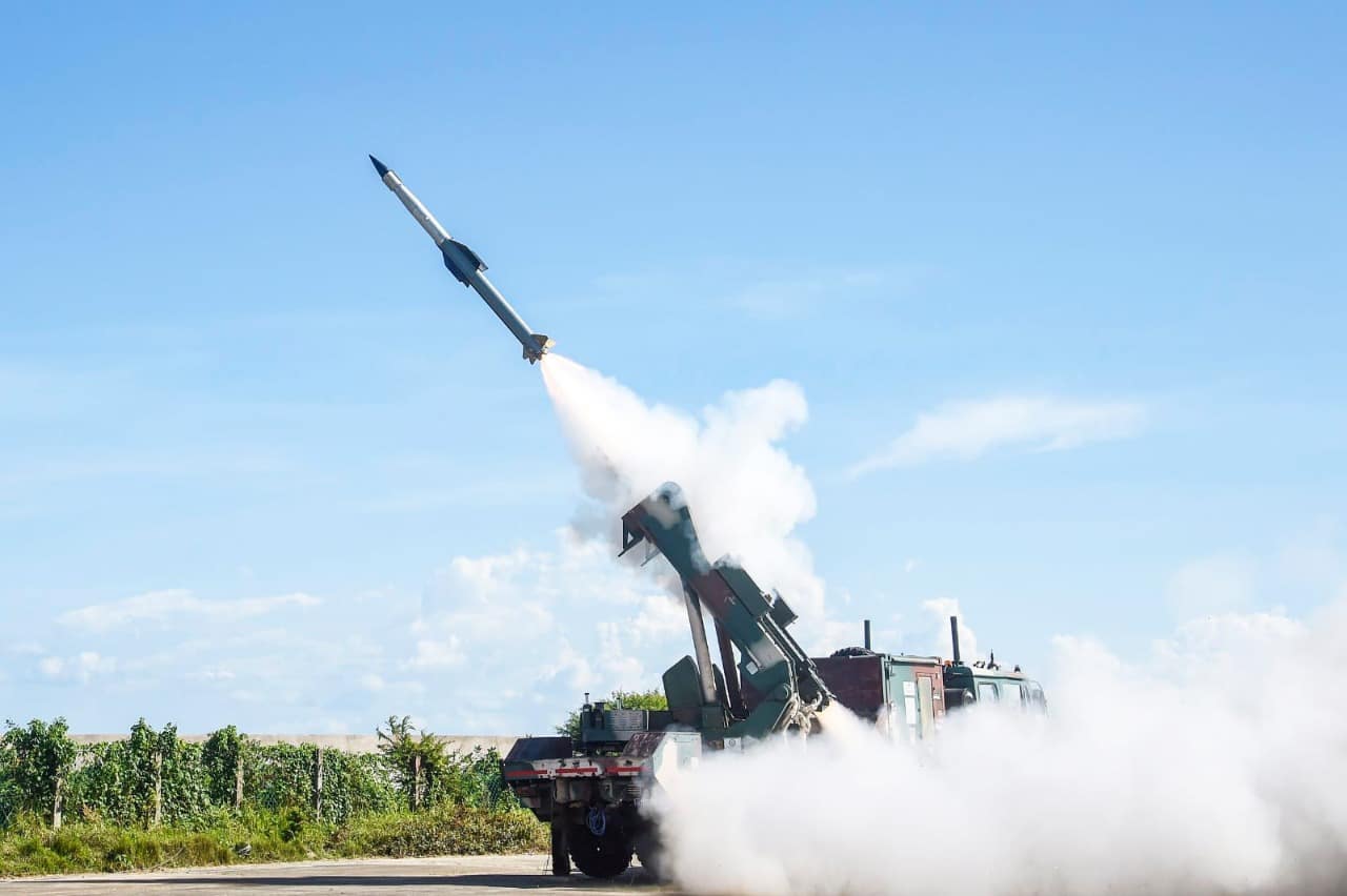 qrsam missile, drdo, indian army, quick reaction surface to air missile |  Watch: दुश्मनों के विमान-हेलिकॉप्टर और ड्रोन चुटकियों में होंगे ध्वस्त,  भारत की QRSAM मिसाइल का सेना ने ...