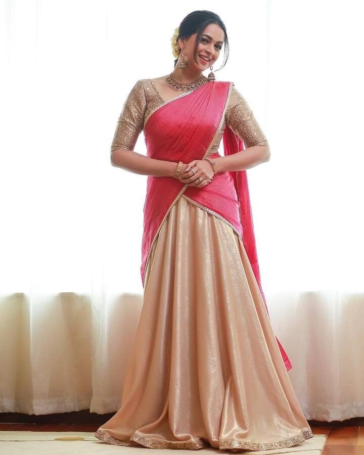 றெக்கை விாிக்கும் ரெண்டு விழிகள்