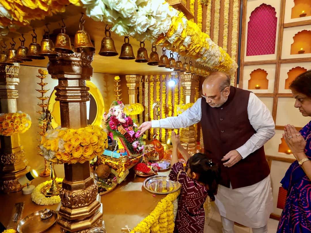 Maharashtra: மகாராஷ்டிராவில், உள்துறை அமைச்சர் அமித்ஷாவுக்கு பாதுகாப்பு குறைபாடு.. போலி பாதுகாவலர் கைது Maharashtra: Union Home minister Amit shah security breached as man arrested for posing as his security guard Maharashtra: மகாராஷ்டிராவில், உள்துறை அமைச்சர் அமித்ஷாவுக்கு பாதுகாப்பு குறைபாடு.. போலி பாதுகாவலர் கைது