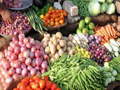Vegetables Price List: சற்றே ஆறுதல் தந்த தக்காளி.. இன்றைய காய்கறி விலை நிலவரம்..