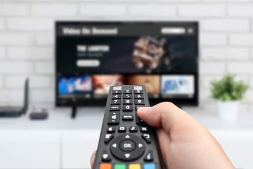 Top TVs under ₹10,000: A buying guide 10,000 ரூபாய்க்குள் டாப் மாடல் டிவி.க்கள்... வாங்குவது எப்படி?