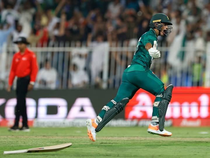 PAK vs AFG: 20 गेंदों में 6 विकेट.. और फिर नसीम शाह के दो छक्के, ऐसा रहा आखिरी ओवर्स का रोमांच PAK vs AFG match drama Over by Over Last Overs thrill Asia Cup 2022 PAK vs AFG: 20 गेंदों में 6 विकेट.. और फिर नसीम शाह के दो छक्के, ऐसा रहा आखिरी ओवर्स का रोमांच