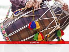 खुद को जिंदा साबित करने के लिए 102 साल के बुजुर्ग ने निकाली बारात, रथ पर पहुंचे सरकारी दफ्तर