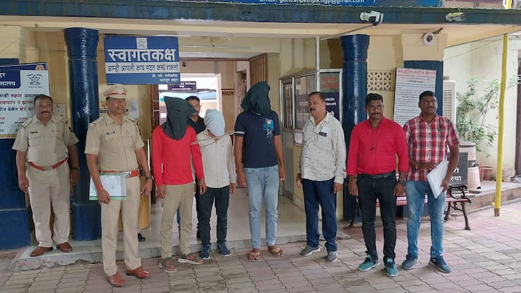 Smuggling of gold through hammer three arrested from Nagpur airport Smuggling gold : चक्क हातोड्यातून सोन्याची तस्करी, नागपूर विमानतळावरुन तिघांना अटक