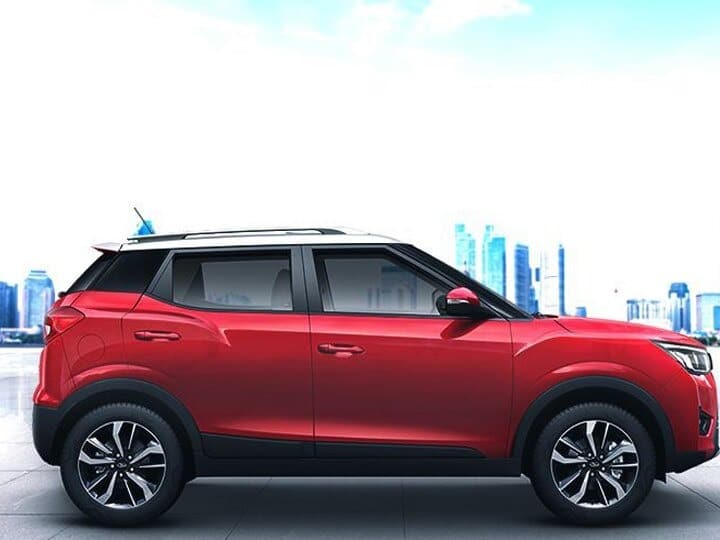 এই গাড়ির torque হল 310Nm। সমসাময়িক সমস্ত গাড়ির থেকে বেশি। এর ফলে মহিন্দ্রা XUV 400 ভারতের ফাস্টেস্ট ইলেকট্রিক SUV। তিনটি ড্রাইভিং মোডও রয়েছে এই গাড়িতে। এছাড়াও রয়েছে regenerative braking, one pedal driving এবং OTA আপডেট।