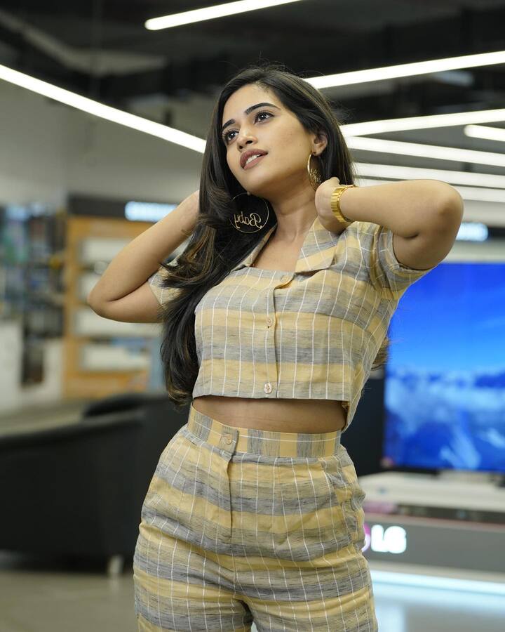 స్రవంతి చొక్కారపు లేటెస్ట్ ఫోటోస్. Image Credit: Sravanthi Chokarapu/ Instagram