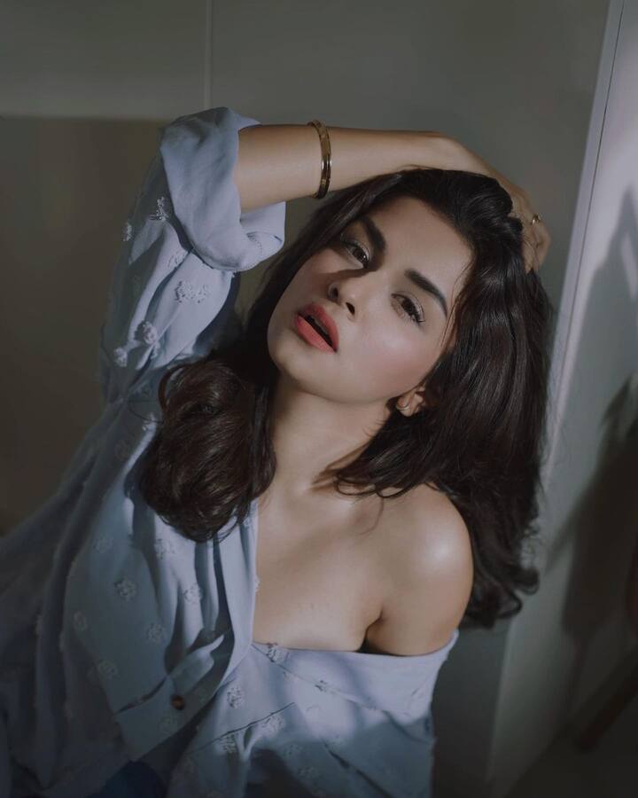 वयाच्या अवघ्या 20 व्या वर्षी त्यांनी इंडस्ट्रीत खूप मोठे स्थान मिळवले आहे. प्रोजेक्ट्सपेक्षाही अवनीत तिच्या लूक आणि स्टायलिश स्टाइलमुळे चर्चेत राहते. (फोटो सौजन्य : avneetkaur_13/इंस्टाग्राम)