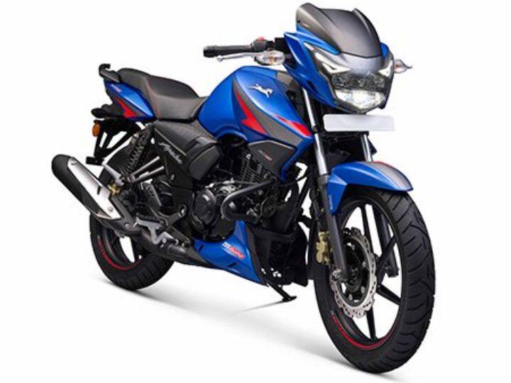 TVS Apache RTR 160 ड्रम, डिस्क आणि ब्लूटूथ अशा तीन प्रकारांमध्ये ऑफर करण्यात आली आहे. या बाईकमध्ये रेस टेलीमेट्री, गियर पोझिशन इंडिकेटर, लॅप टाइमर, गियर शिफ्ट इंडिकेटर, अॅडजस्टेबल ब्राइटनेस, टर्न-बाय-टर्न नेव्हिगेशन, कॉल/एसएमएस नोटिफिकेशन्स, क्रॅश अलर्ट असिस्ट यांसारखी 28 फीचर्स देण्यात आली आहेत.
