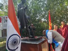 Photos: जापान के दौरे पर राजनाथ सिंह, सेल्फ डिफेंस फोर्स के जवानों को श्रद्धांजलि अर्पित की