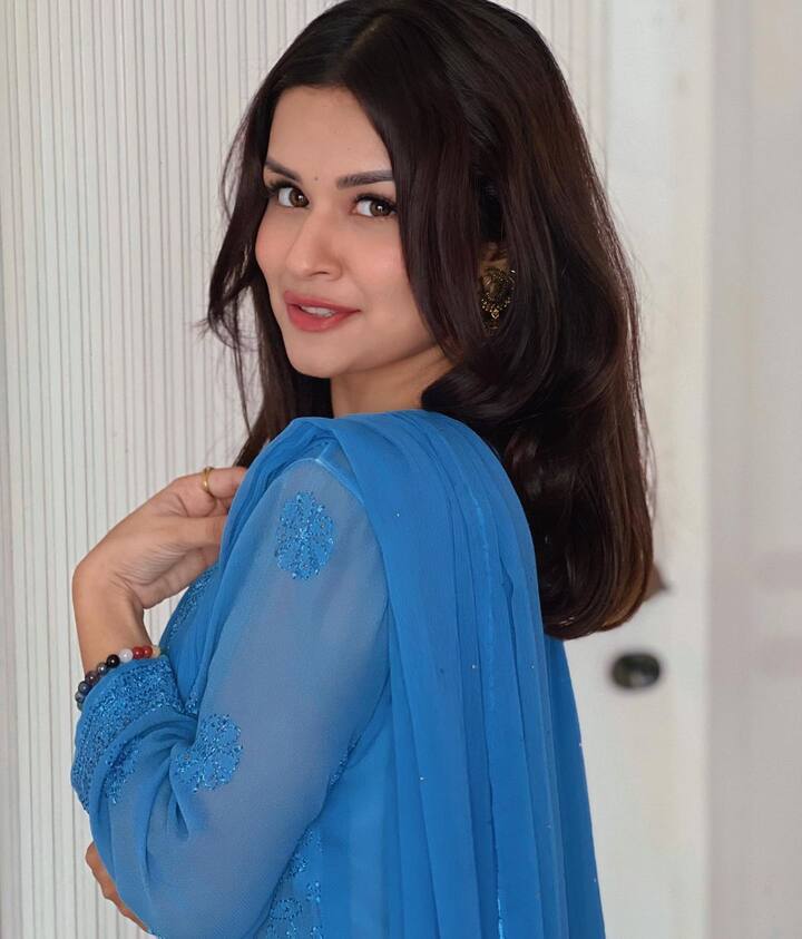 अवनीतचे हे फोटो सोशल मीडियावर व्हायरल होत आहेत. तिच्या या लूकचे कौतुक करण्यापासून चाहते स्वतःला रोखू शकत नाहीत.(फोटो सौजन्य : avneetkaur_13/इंस्टाग्राम)