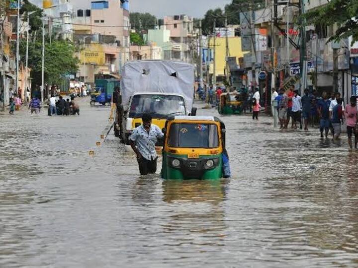 கன மழையால் வெள்ளக்காடாக காட்சியளிக்கும் பெங்களூருவின் புகைப்படங்கள் பெரும் அதிர்ச்சிக்கு உள்ளாக்குகிறது