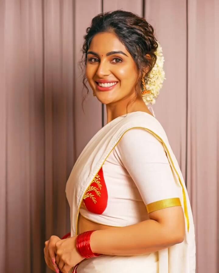 அவளின் நாசிக்குள் நுழைந்த காற்று